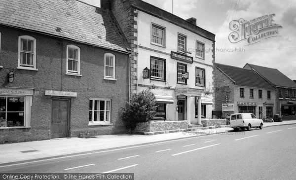 Photo of Ilchester, Ivelchester Hotel c.1965