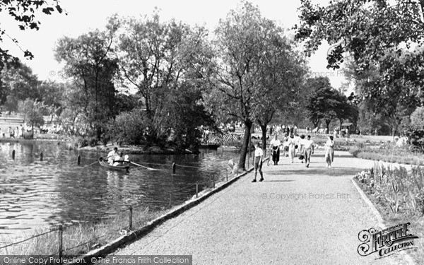 Photo of Ilford, Lake Side, Valentine's Park 1949