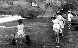 Girls On The Beach 1923, Ilfracombe