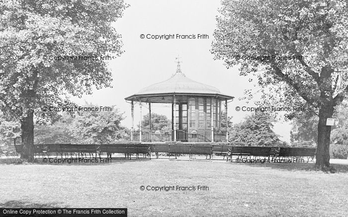Photo of Ilkeston, Victoria Park c.1950