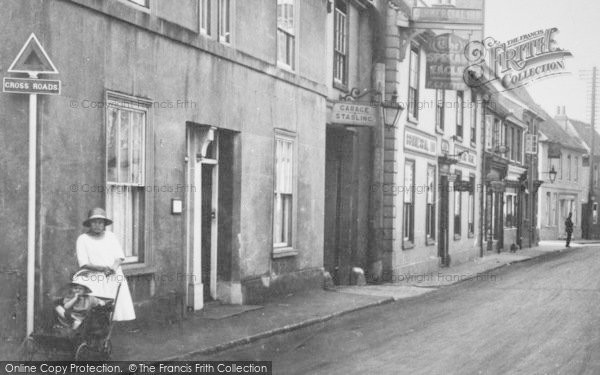 Photo of Ingatestone, High Street 1925