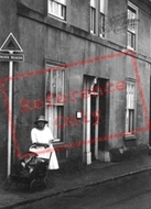 High Street, Mother And Child 1925, Ingatestone