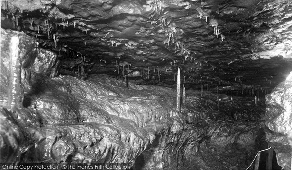 Photo of Ingleton, Giant Stalagmite, White Scar Cave c.1955