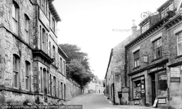Photo of Ingleton, Ingleboro Hotel And Main Street c.1960