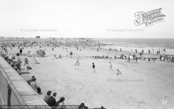 Photo of Ingoldmells, The Beach c.1960