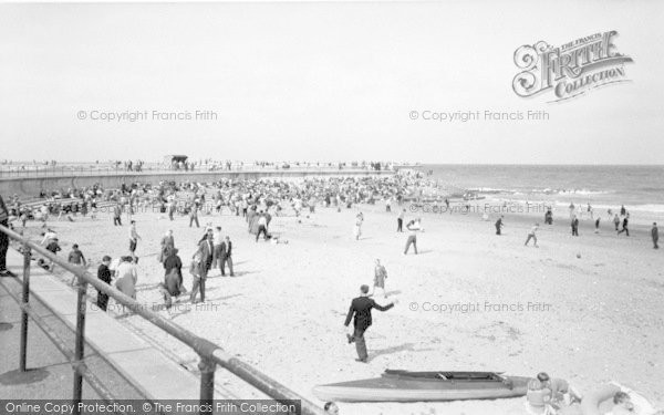 Photo of Ingoldmells, The Beach c.1960 - Francis Frith