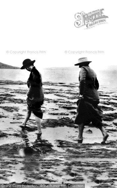 Photo of Inveraray, Women By The Loch c.1915