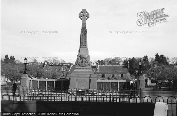 Photo of Inverness, War Memorial, Cavell Gardens 2005