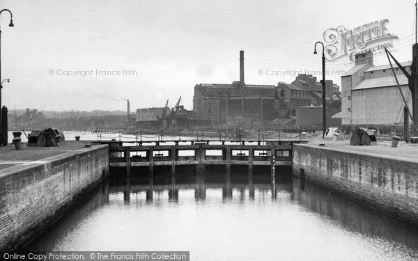 Photo of Ipswich, Dock Entrance c.1955