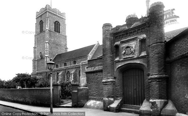 Photo of Ipswich, St Peter's Church And Wolsey's Gateway 1921