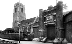 St Peter's Church And Wolsey's Gateway 1921, Ipswich