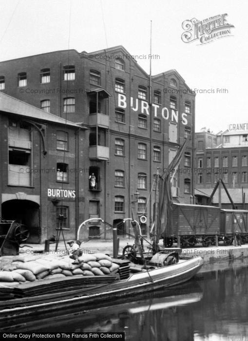 Photo of Ipswich, St Peter's Dock, Burtons 1921