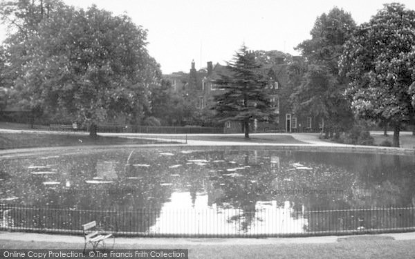 Photo of Ipswich, The Mansion And Round Pond, Christchurch Park c.1955