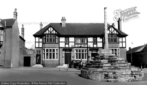 Photo of Irthlingborough, Bull Hotel And Cross c.1965
