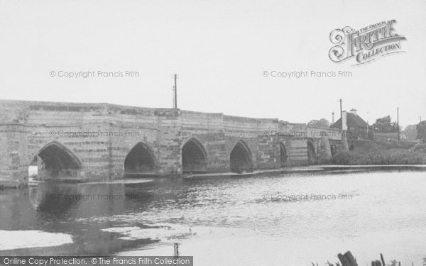 Photo of Irthlingborough, The Old Bridge c.1960