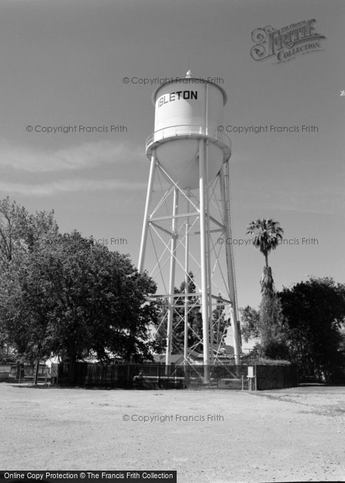 Photo of Isleton, The Water Tower 2002