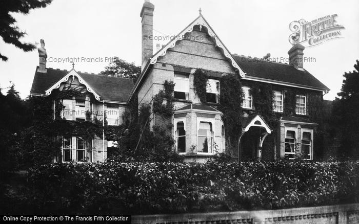 Photo of Ivy Hatch, Beaconsmount 1902