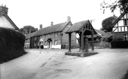 The Pump c.1960, Iwerne Minster