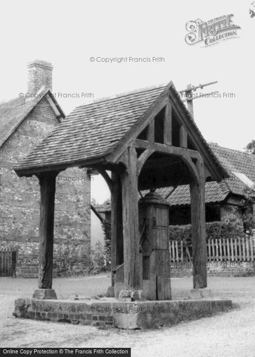 Photo of Iwerne Minster, The Pump c.1960
