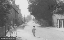Children In Ashby Road c.1965, Kegworth