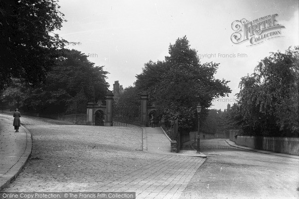 Photo of Keighley, Entrance To Devonshire Park c.1910