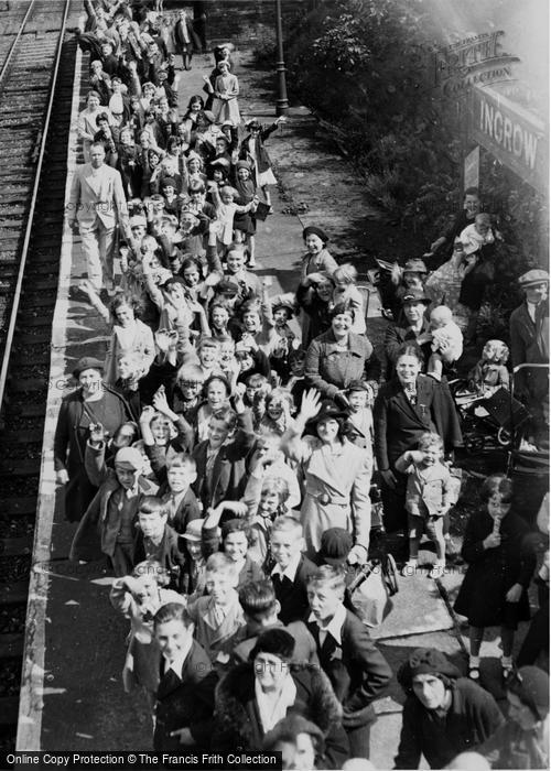 Photo of Keighley, Ingrow Station, Trip To Cleethorpes For 'poor' Children c.1950