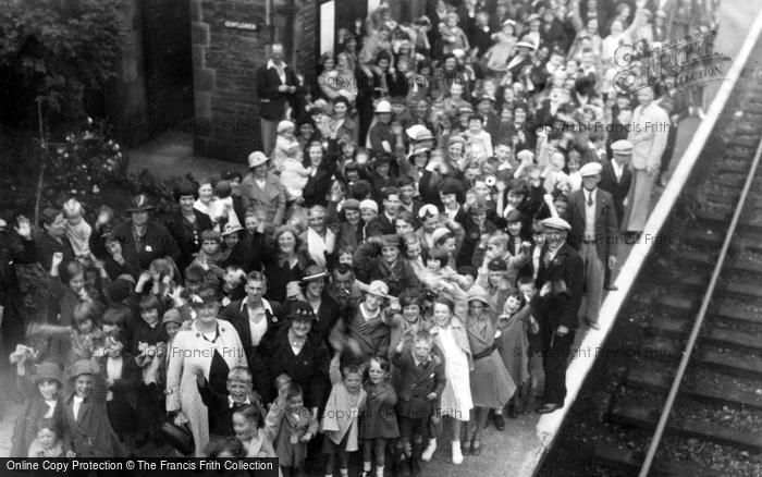 Photo of Keighley, Station, Trip For 'poor' Children c.1950