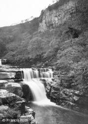 Kisdon Falls c.1932, Keld