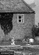 Women At Butt House c.1934, Keld