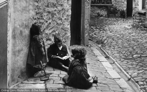 Photo of Kendal, Children, Noble's Yard, 96, Off Stricklandgate 1914