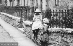 Girls Knitting, Highgate 1914, Kendal