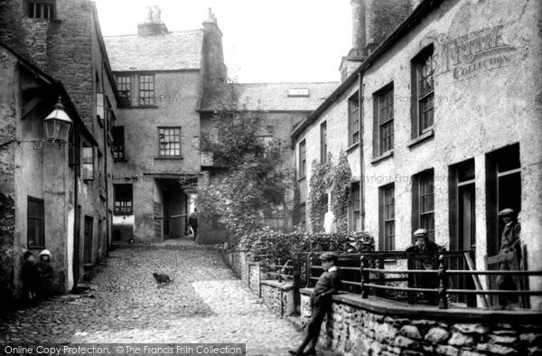Photo of Kendal, Highgate, Dr Manning's Yard 1914