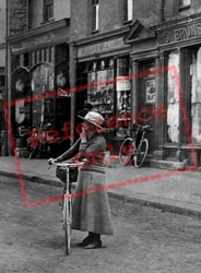 Lady Cyclist 1921, Kendal