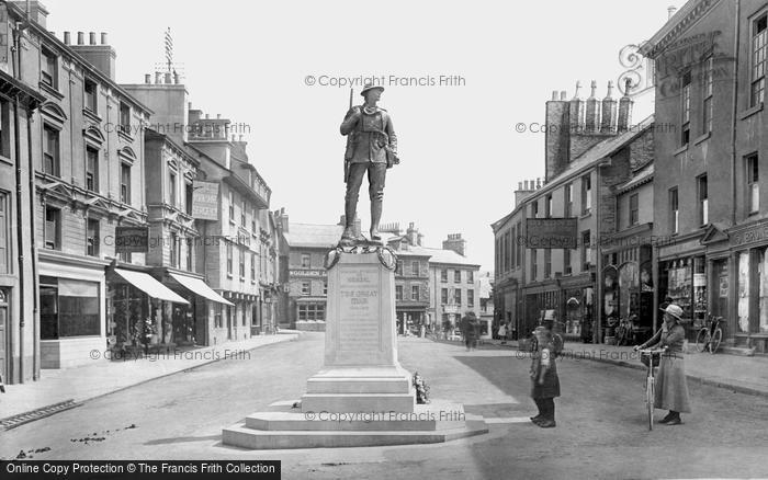 Kendal, Market Place And War Memorial 1921