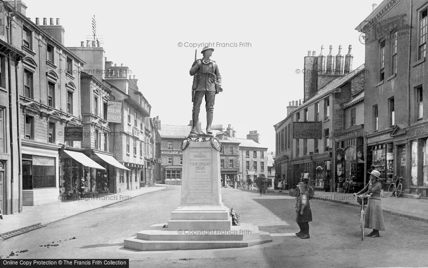 Kendal, Market Place and War Memorial 1921