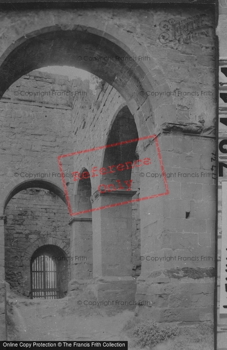 Photo of Kenilworth, Castle, Caesar's Tower Interior 1922