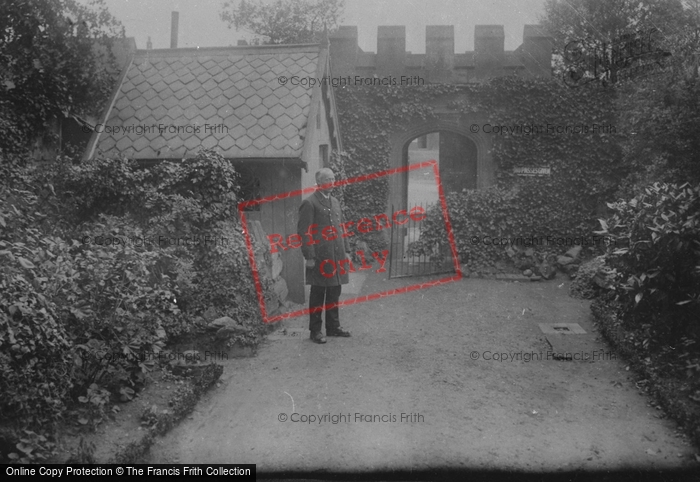 Photo of Kenilworth, Castle, Mr Morris 1922