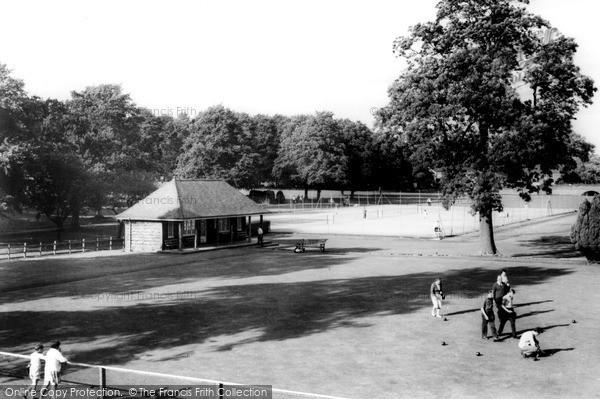 Photo of Kenilworth, The Bowling Green, Abbey Fields c.1965