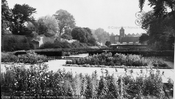 Photo of Kensington, Holland Park Gardens c.1965