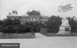 Kensington Palace 1899, Kensington