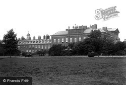 Kensington Palace 1899, Kensington