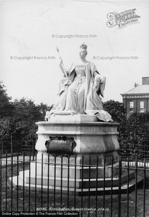 Photo of Kensington, The Palace, Queen's Statue 1899