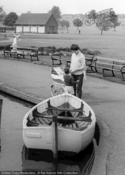 Photo of Kettering, A Mother And Children, Wicksteed Park c.1965
