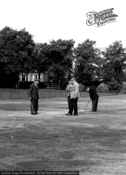 Photo of Kettering, Gentlemen Putting, Pleasure Park c.1960