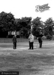 Gentlemen Putting, Pleasure Park c.1960, Kettering