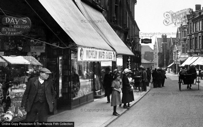 Photo of Kettering, Gold Street, On The Kerb 1922