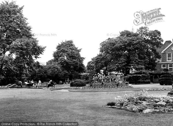 Photo of Kettering, Manor House Gardens c.1955