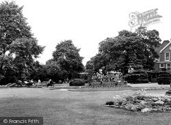 Manor House Gardens c.1955, Kettering