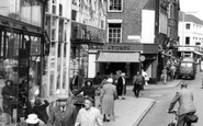 Kettering, People in the High Street c1960