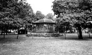 Kettering, Pleasure Park Bandstand c1960